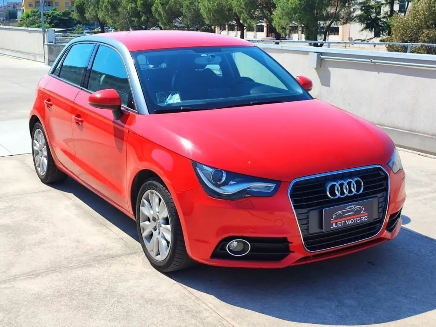Audi A1 1.6 TDI S tronic Attraction NEOPATENTATI Rojo - 2