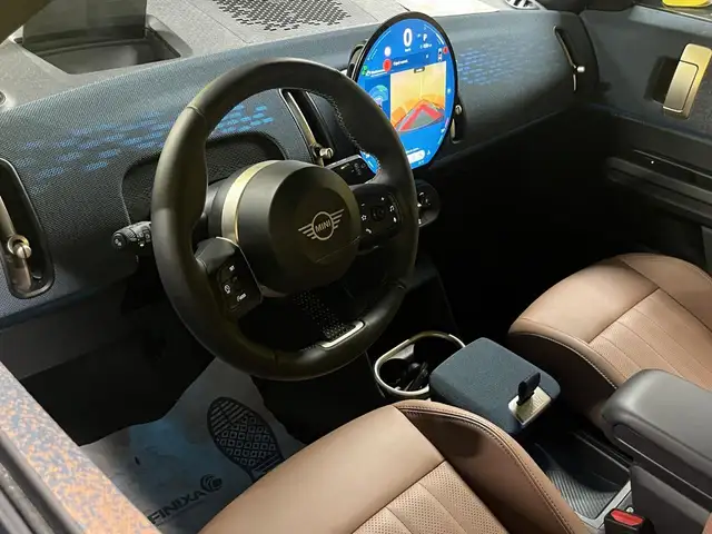 Mini Countryman view 3