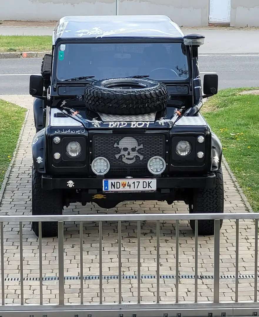 Land Rover Defender Defender 130 TD5 - Bad Boy - 1 STK in Österreich Schwarz - 2