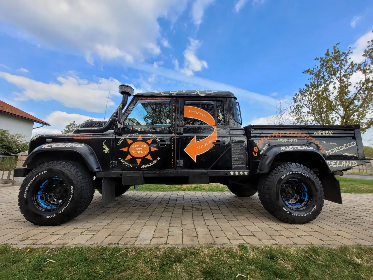 Land Rover Defender Defender 130 TD5 - Bad Boy - 1 STK in Österreich Schwarz - 1