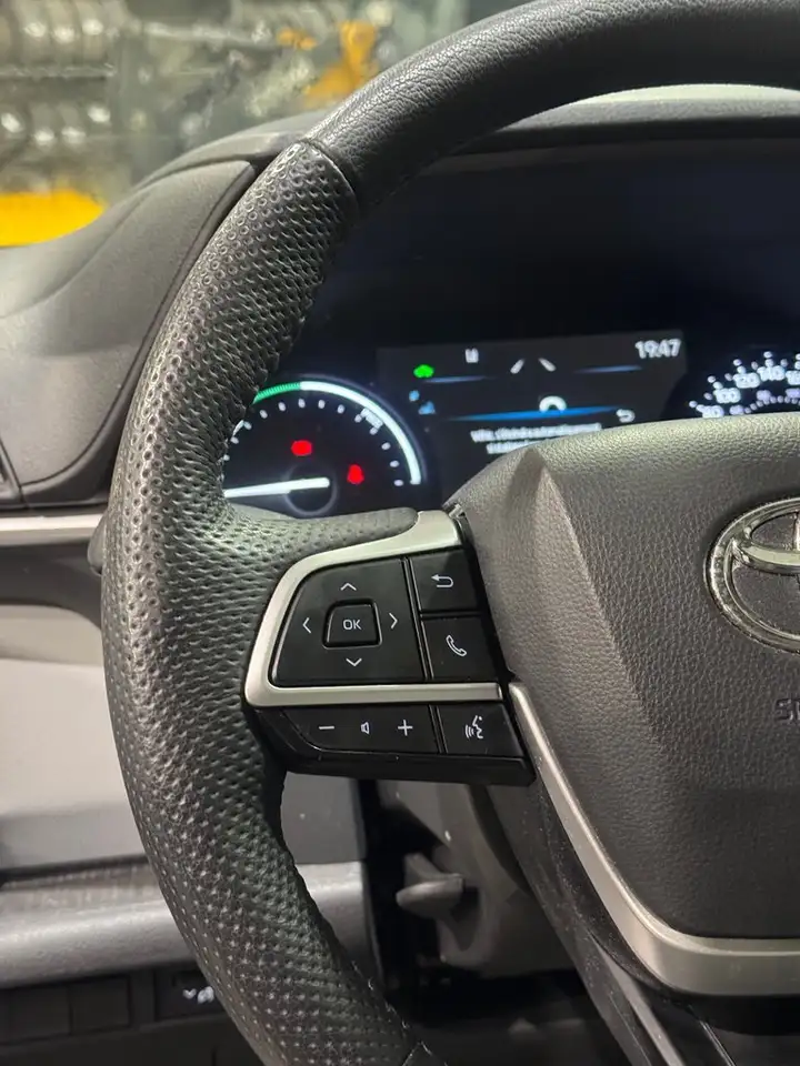 Toyota Sienna снимка Toyota Sienna