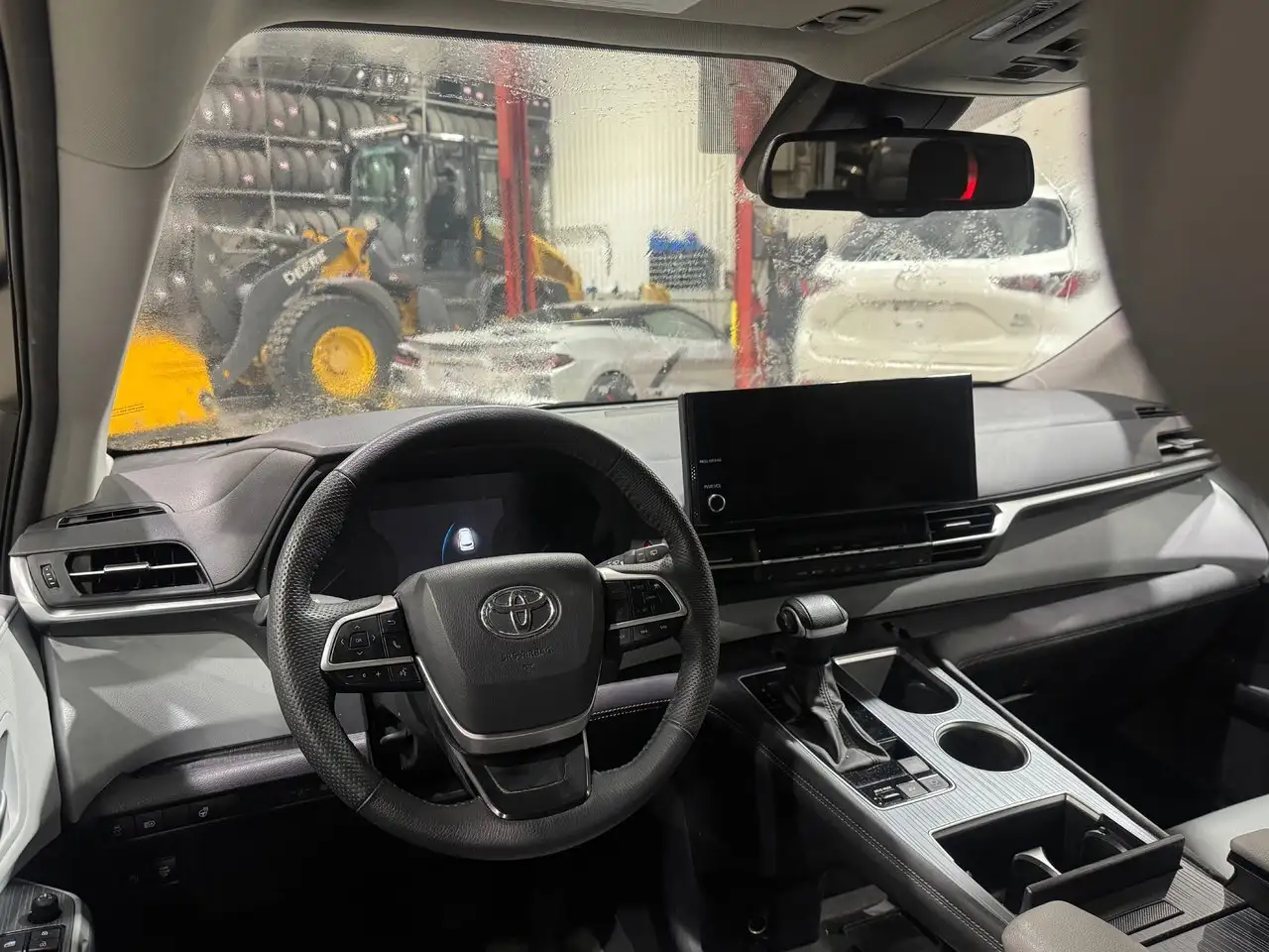 Toyota Sienna снимка Toyota Sienna