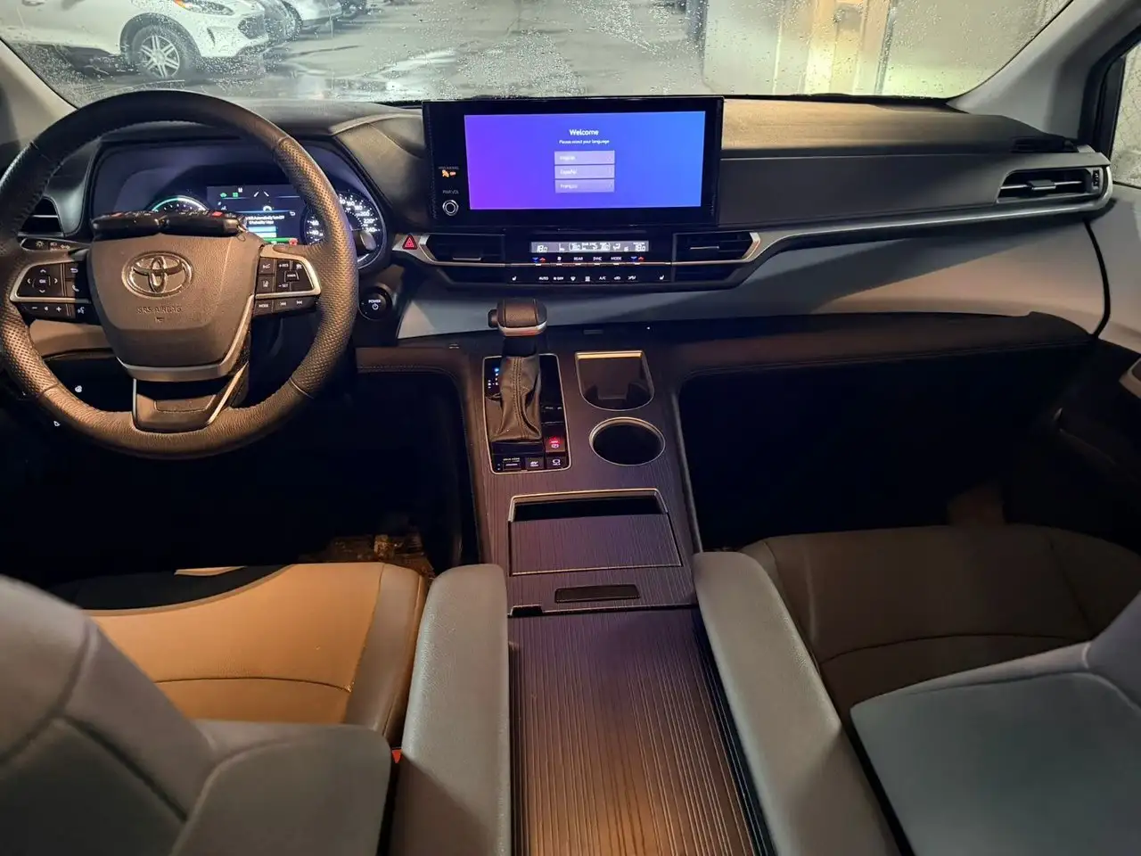 Toyota Sienna снимка Toyota Sienna