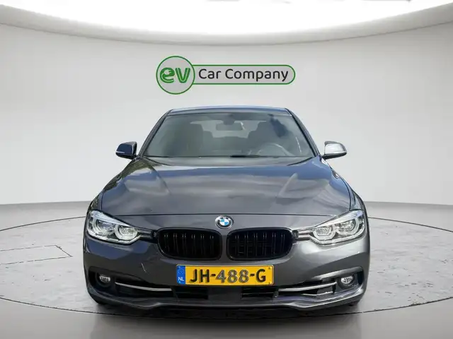 BMW 3 Series view 9