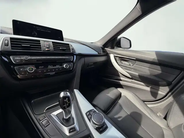 BMW 3 Series view 13