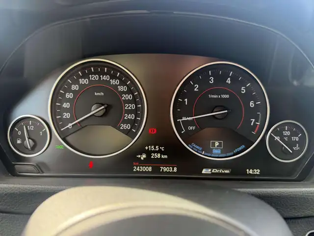 BMW 3 Series view 14