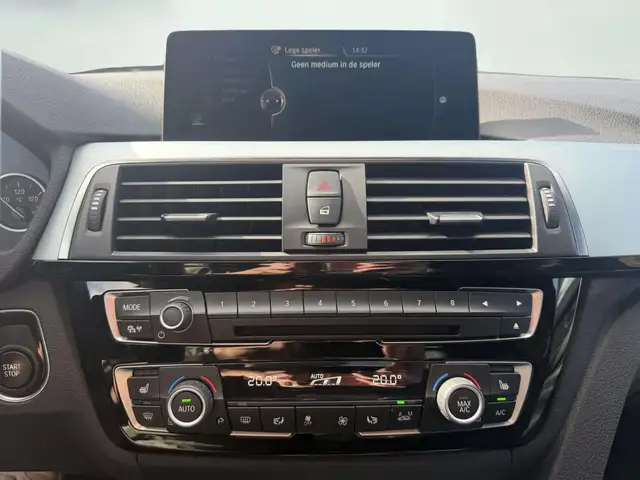 BMW 3 Series view 15
