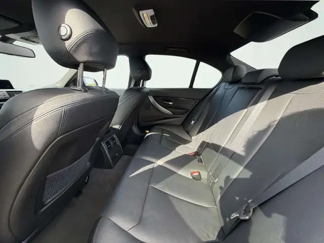 BMW 3 Series view 12