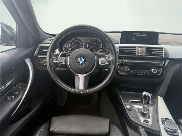 BMW 3 Series view 6