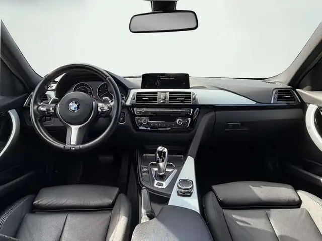 BMW 3 Series view 5