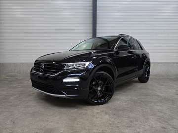 ✖ 19' R-LINE | APPLE CARPLAY | FULL BLACK ✔