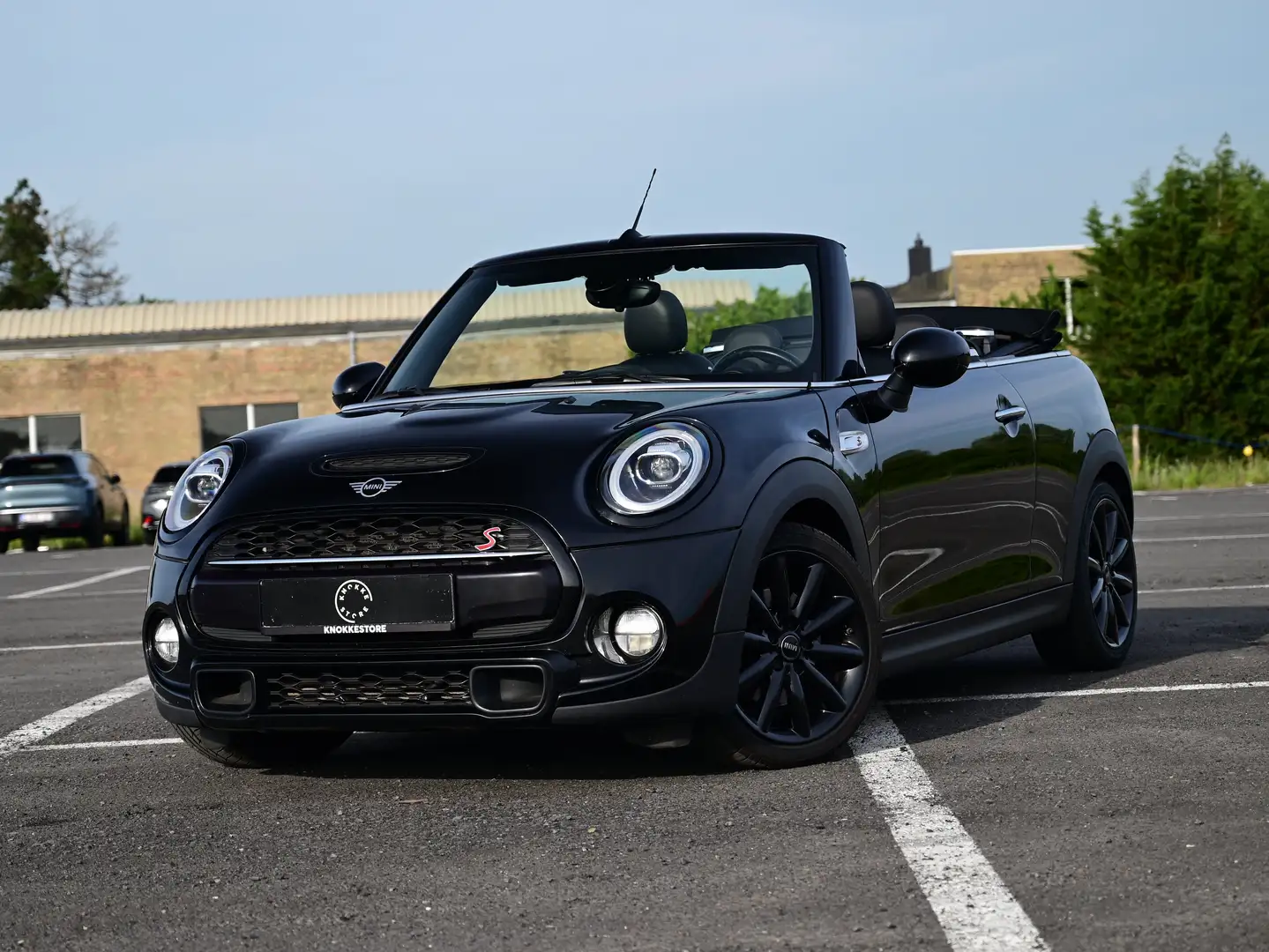 MINI Cooper S Cabrio AUT / LEATHER LOUNGE / REMOTE SERVICES / NAV / DAB Noir - 1