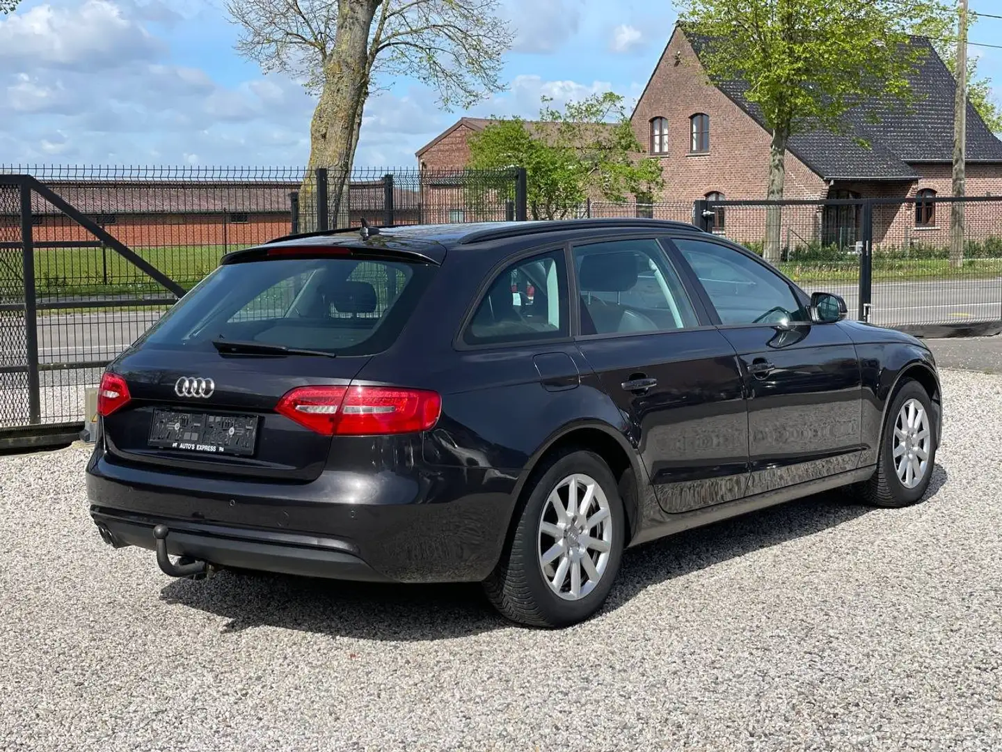 Audi A4 1.8 TFS/Automaat/Benzine/Navi/Clima/Garantie/*** Zwart - 2