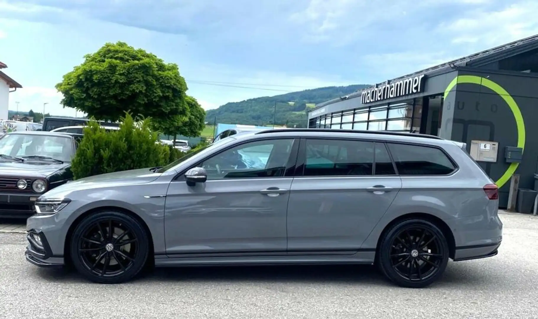 Volkswagen Passat Variant R-Line 4M*LEDER*ACC*AHK*MATRIX* Grijs - 2