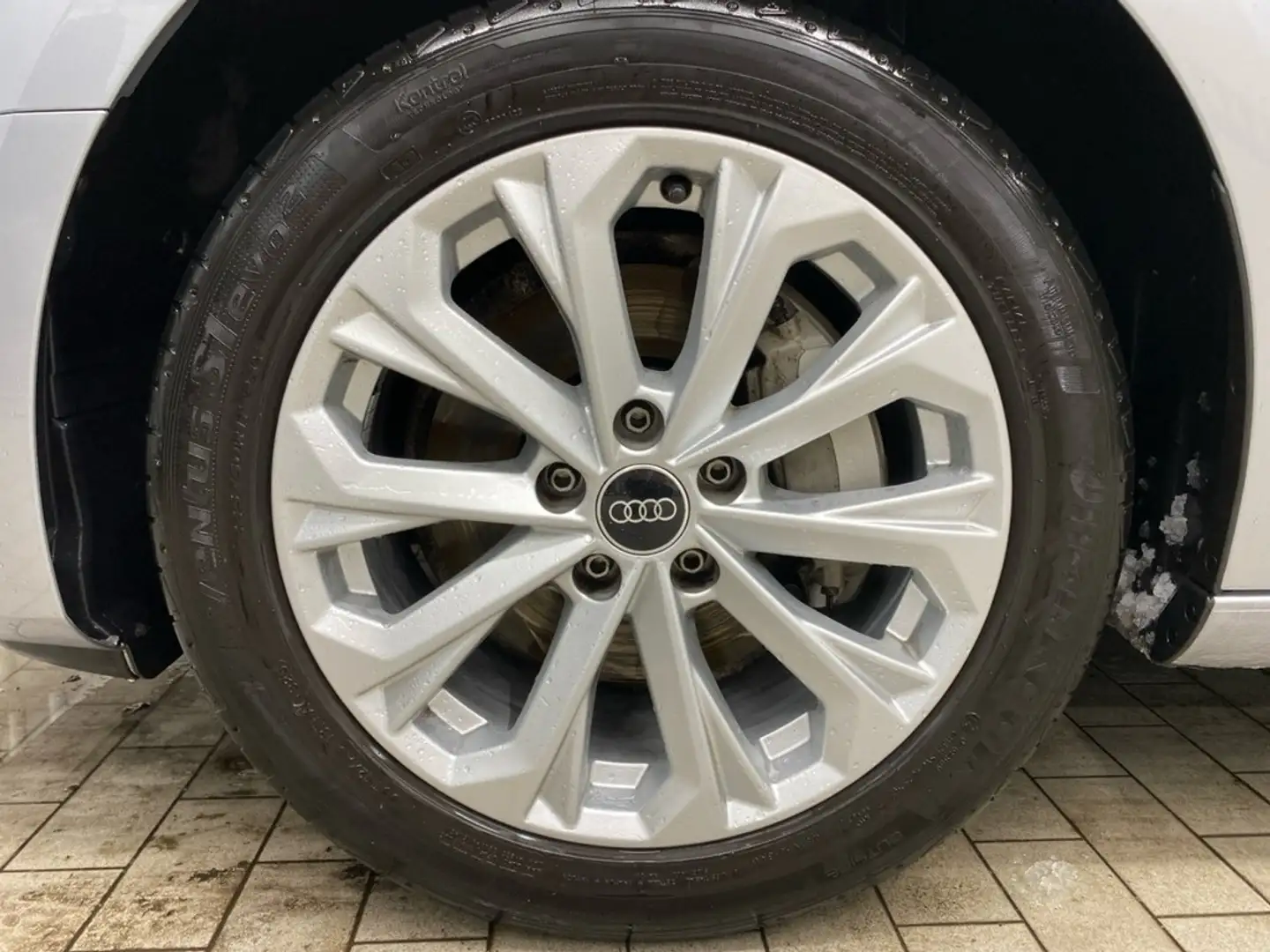 Audi A4 Avant 40 TDI BUSINESS+TOUR+NAVI+AHK+EPH+DAB+ Silber - 2