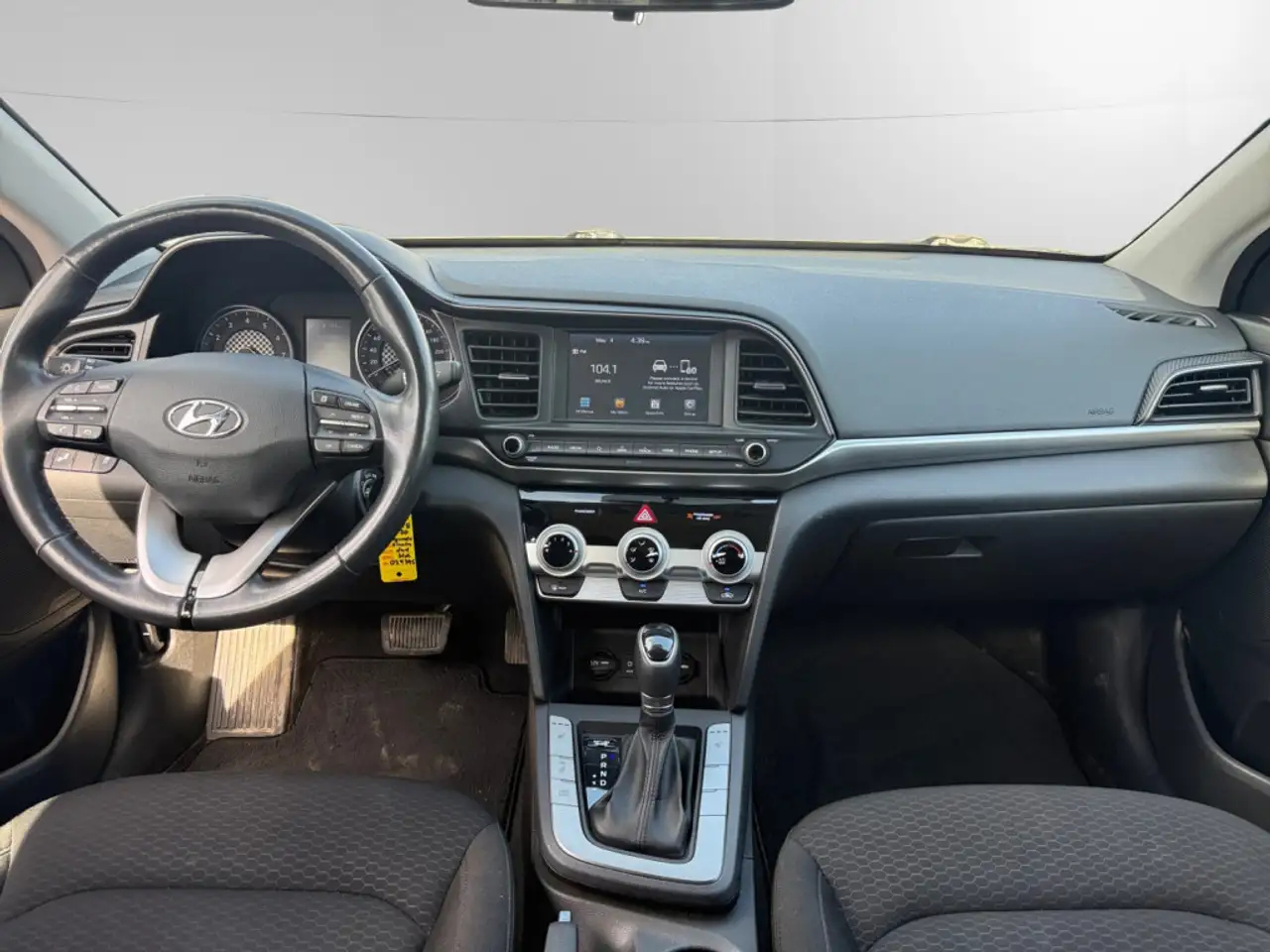 Hyundai ELANTRA снимка Hyundai ELANTRA