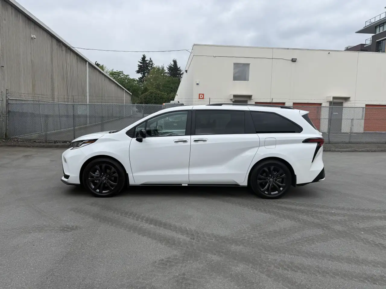 Toyota Sienna снимка Toyota Sienna