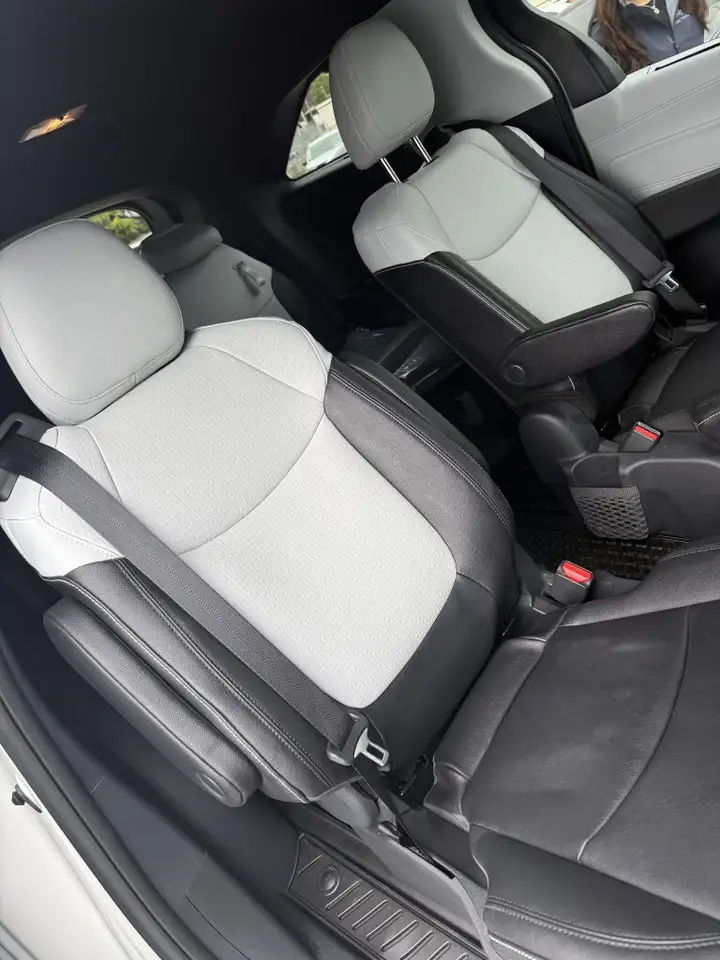 Toyota Sienna снимка Toyota Sienna