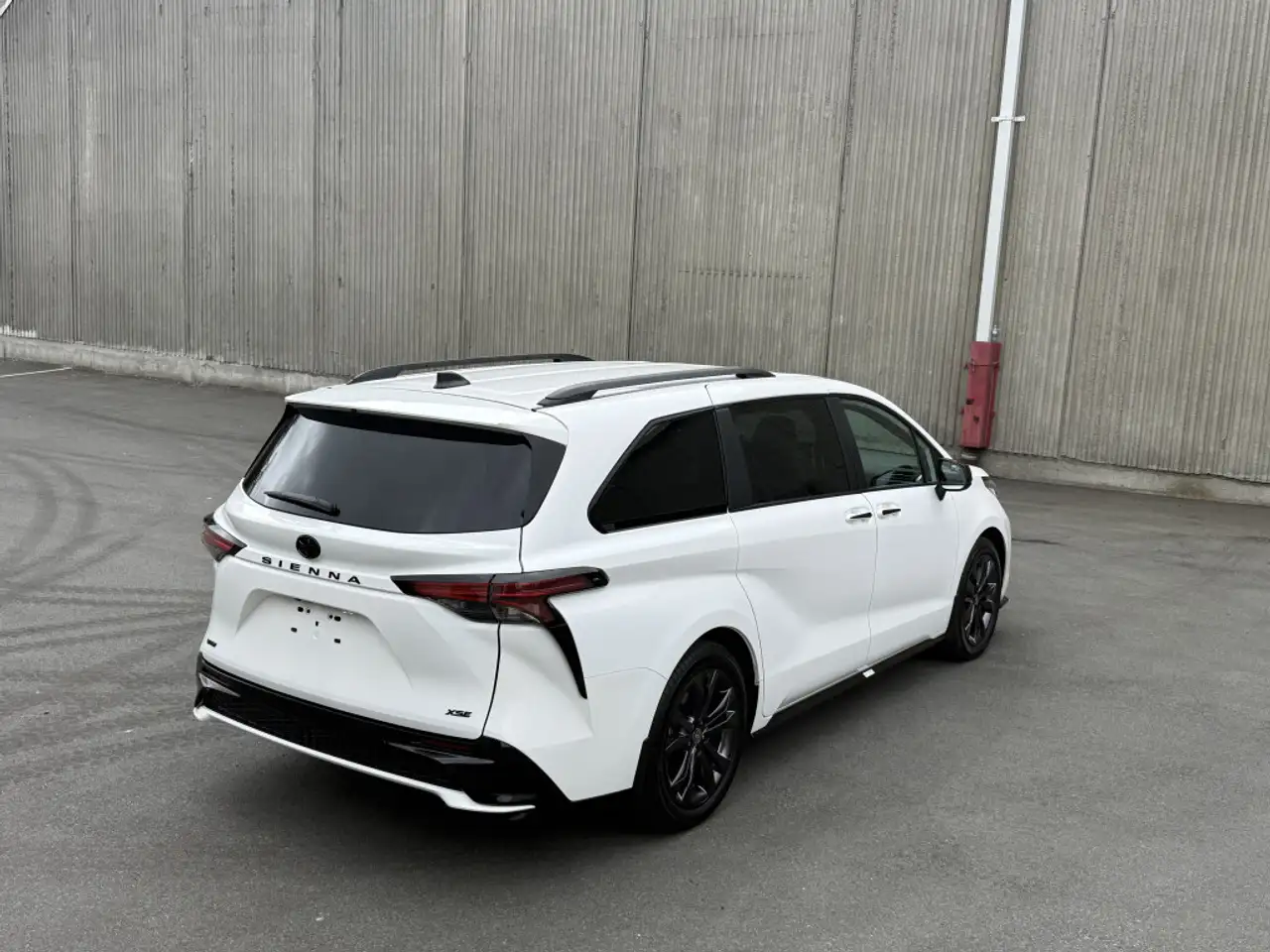 Toyota Sienna снимка Toyota Sienna
