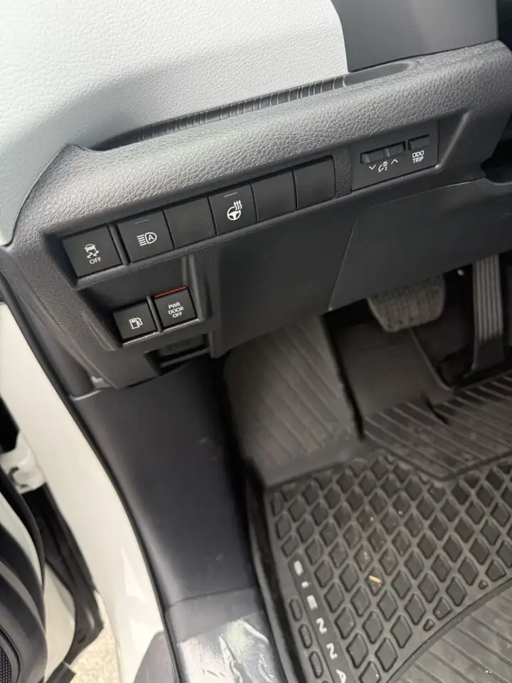 Toyota Sienna снимка Toyota Sienna