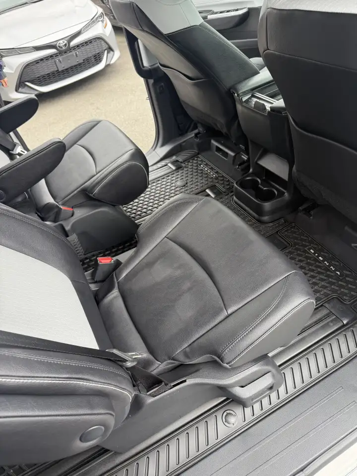 Toyota Sienna снимка Toyota Sienna