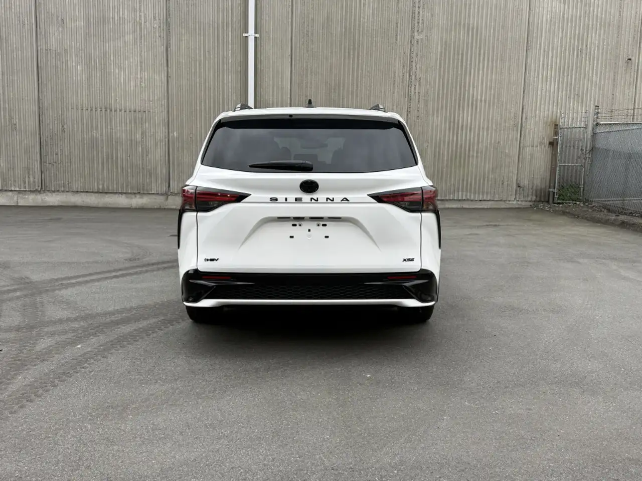 Toyota Sienna снимка Toyota Sienna