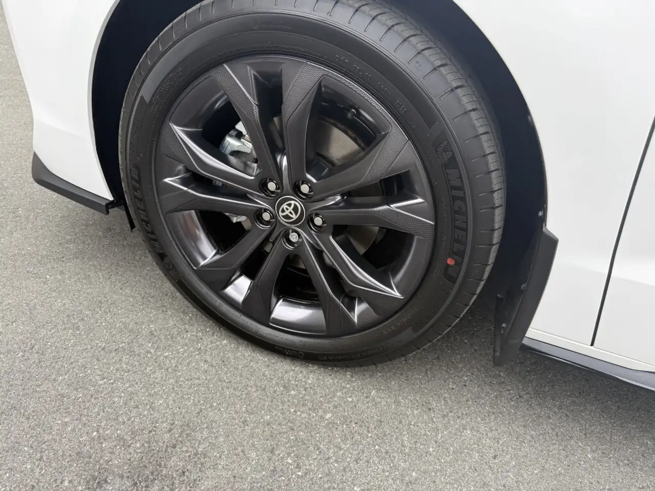 Toyota Sienna снимка Toyota Sienna