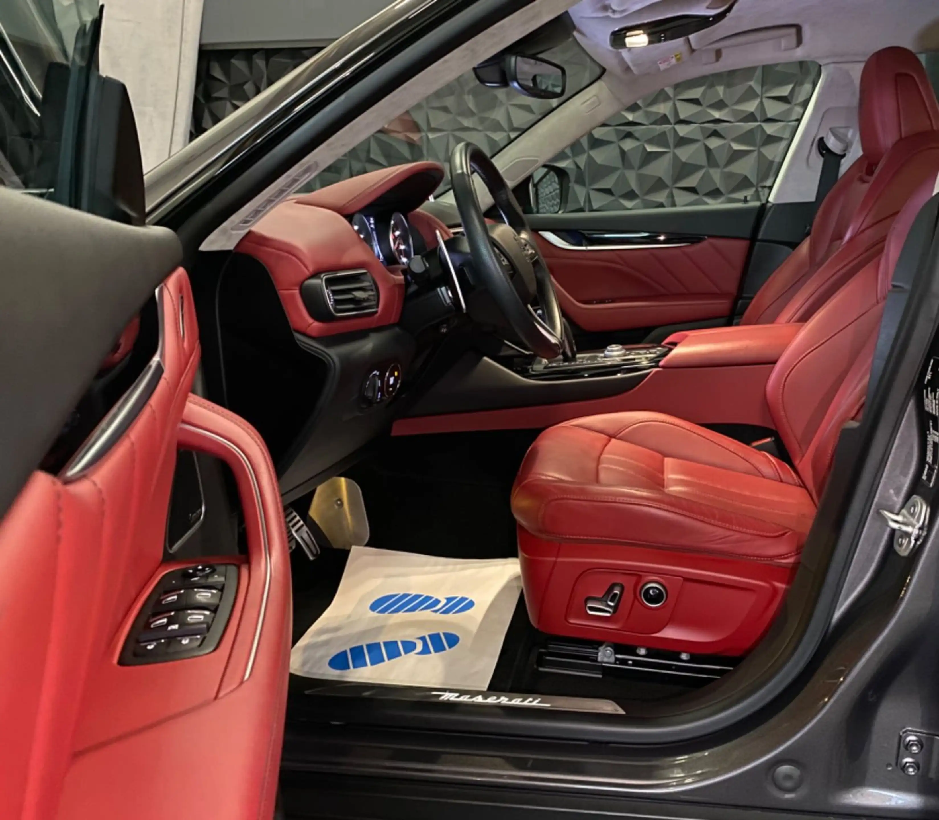 Maserati Levante Modena S, rotes Leder,1 Hand, Navi, 360° — photo 11