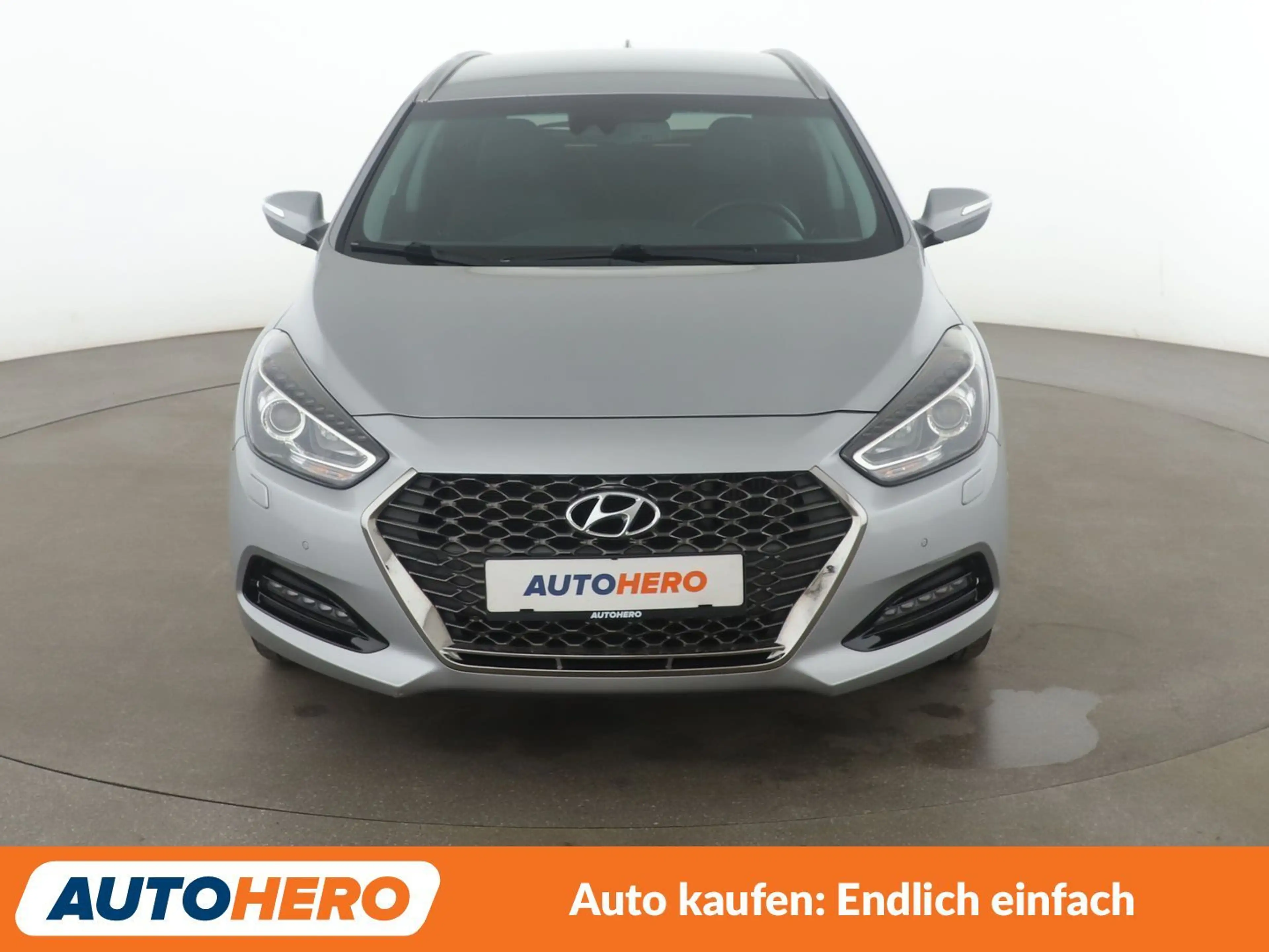 Hyundai i40 1.6 CRDi Space Plus*NAVI*TEMPO*PDC*SHZ* — photo 9
