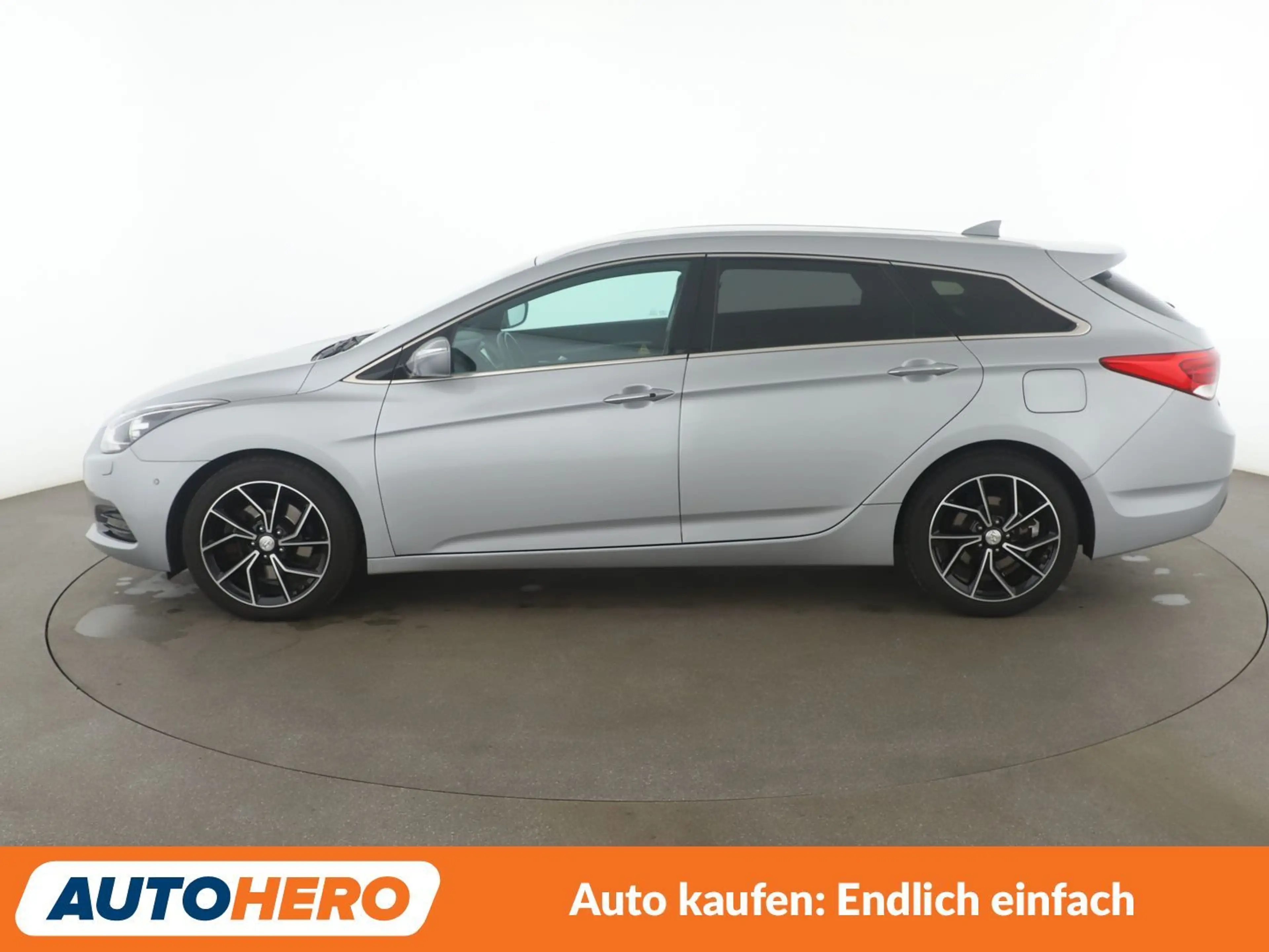 Hyundai i40 1.6 CRDi Space Plus*NAVI*TEMPO*PDC*SHZ* — photo 3