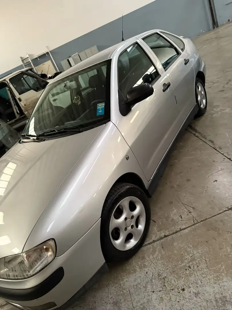 SEAT Cordoba Cordoba+I+1999+4p+1.4+Stella+c/abs Сірий - 1