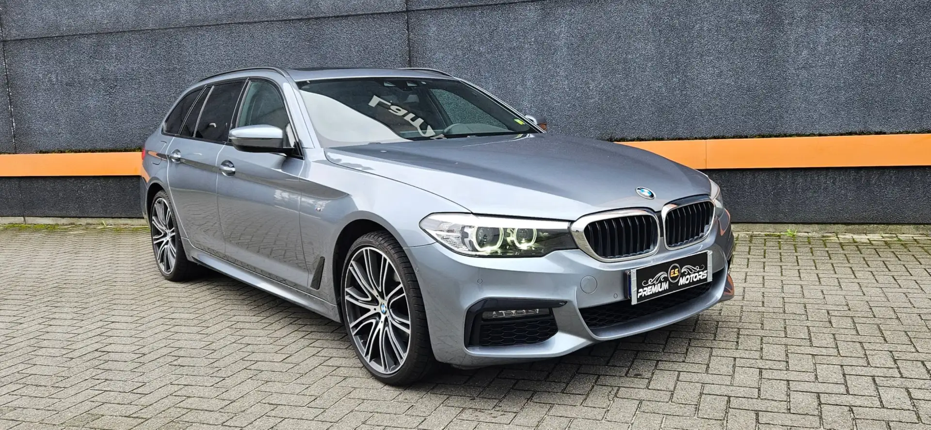 BMW 520 d M PACK/NAVI PRO/PANO/LEDER/20 INCH/**NIEUWSTAAT Grijs - 1