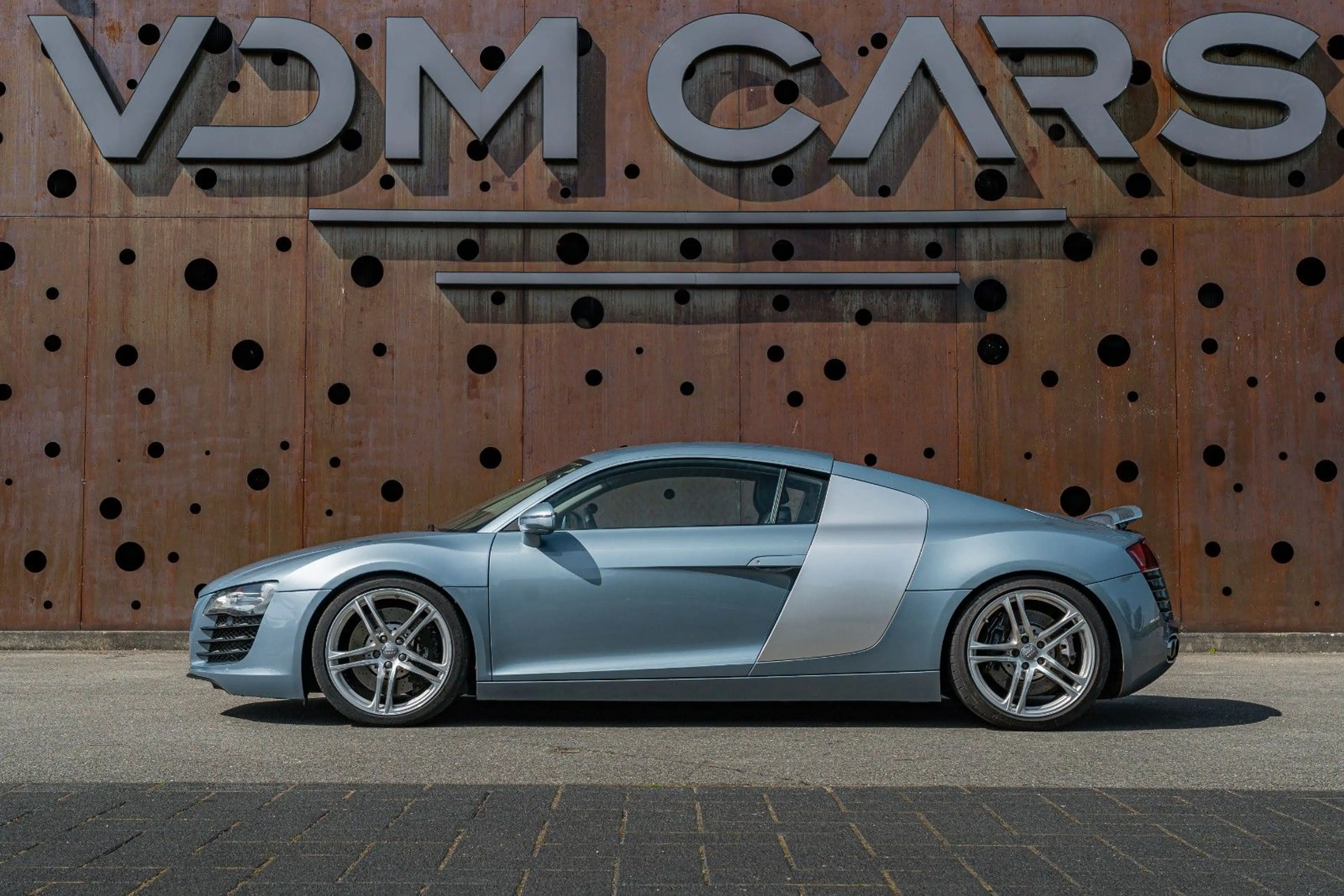 Audi R8 Coupe 4.2 FSI quattro — photo 8