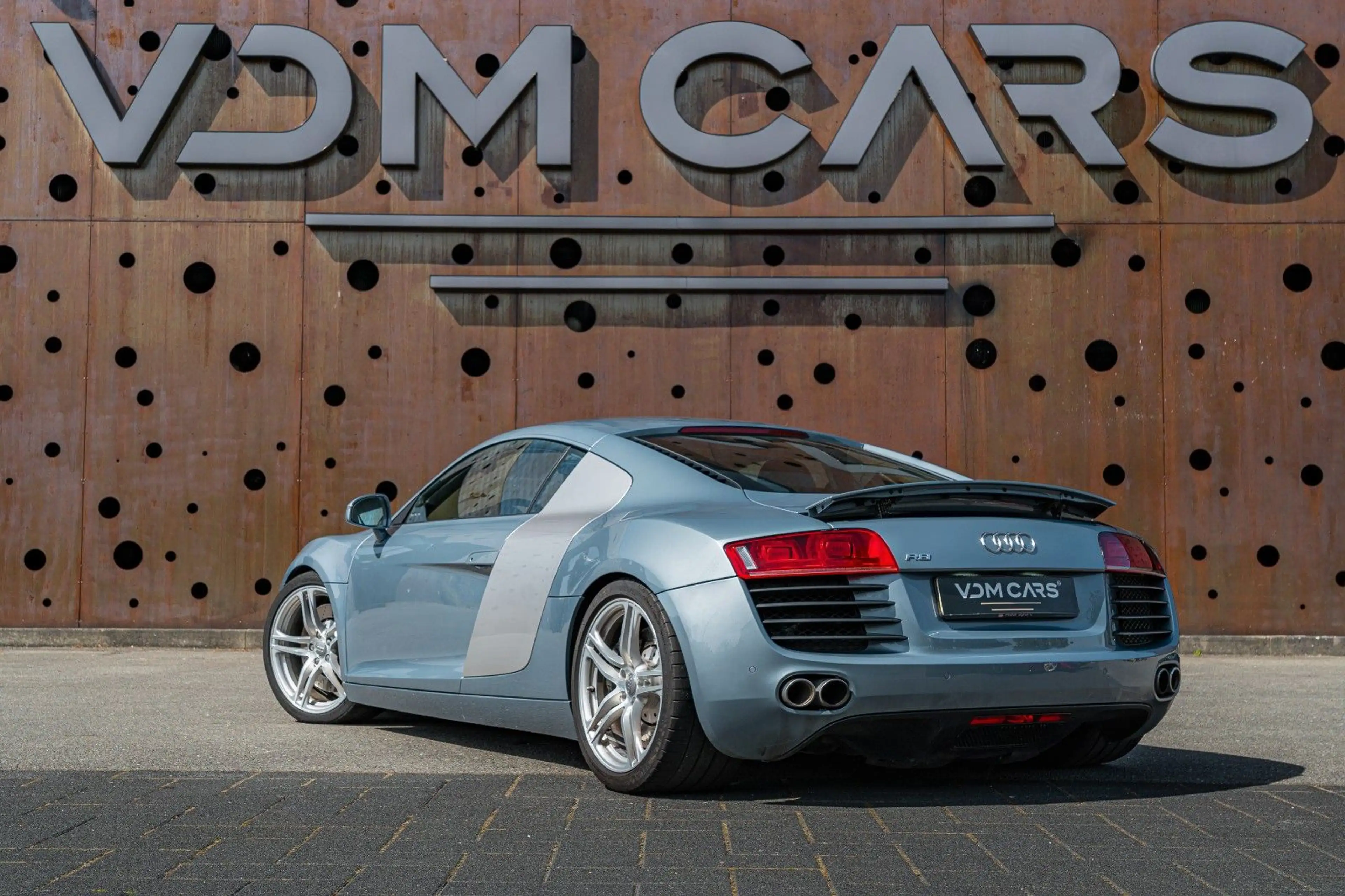 Audi R8 Coupe 4.2 FSI quattro — photo 4