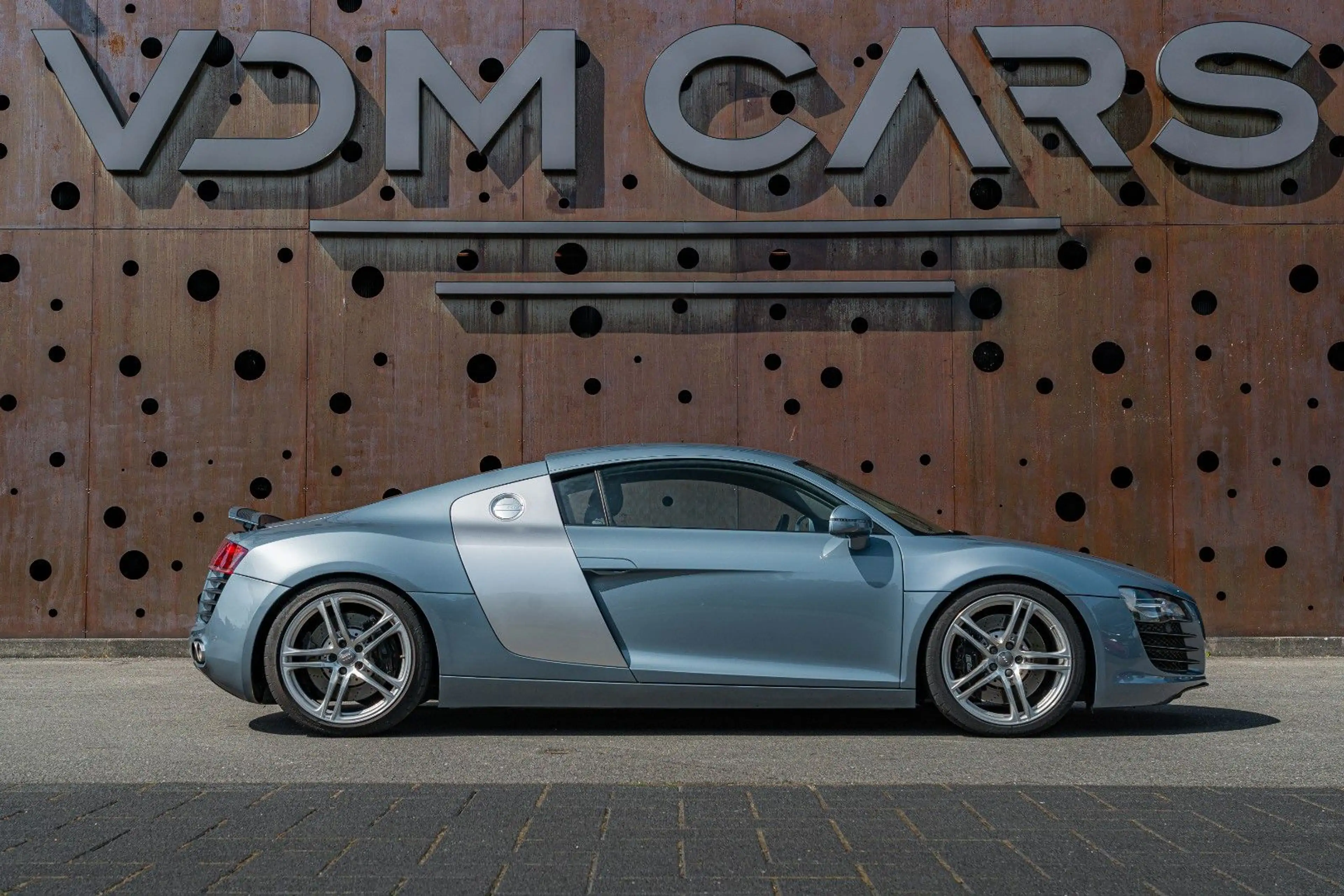 Audi R8 Coupe 4.2 FSI quattro — photo 7