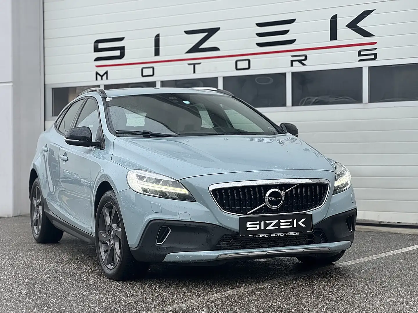 Volvo V40 Cross Country D2 Momentum Blau - 2