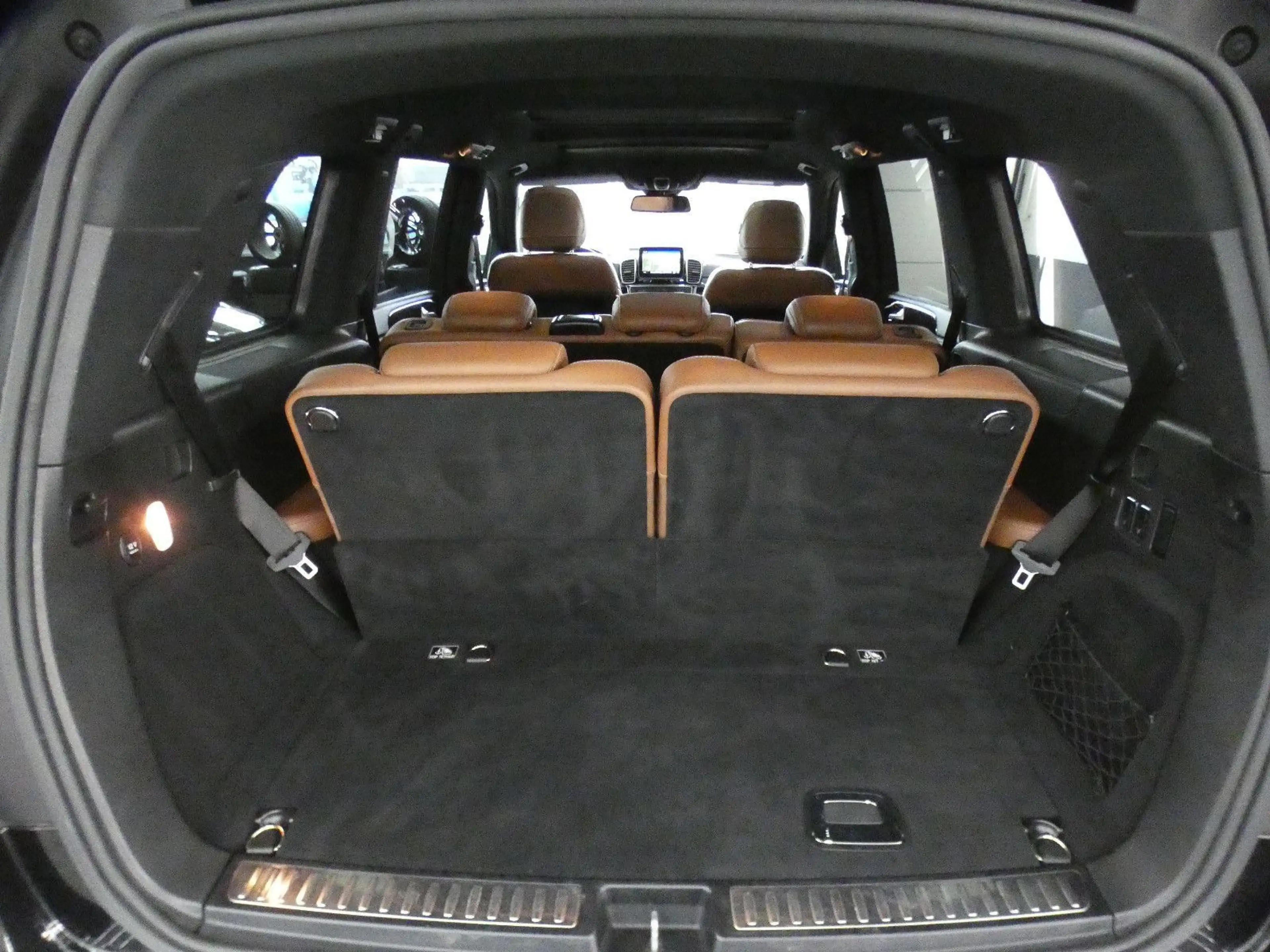 Mercedes-Benz GLS 350 d 4M AMG*LED*COMAND*DISTRO*PANO*AHK*360° — photo 15