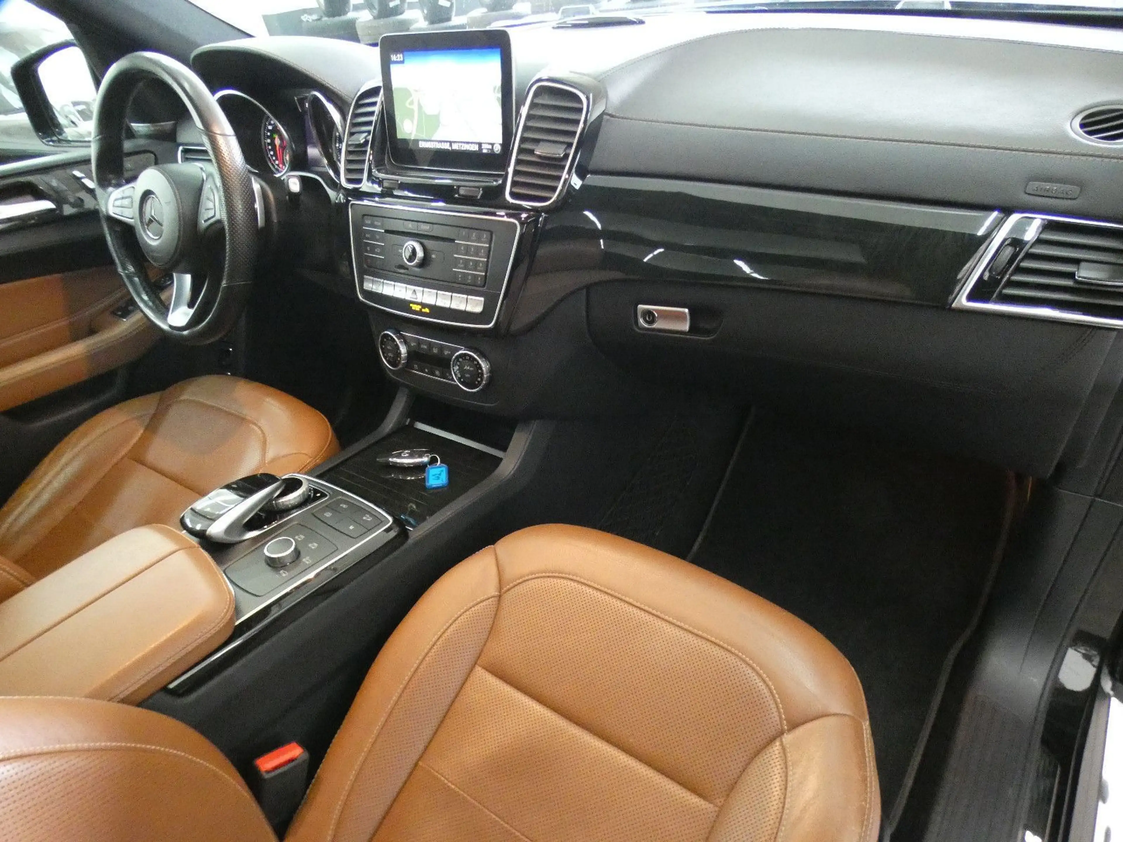 Mercedes-Benz GLS 350 d 4M AMG*LED*COMAND*DISTRO*PANO*AHK*360° — photo 10