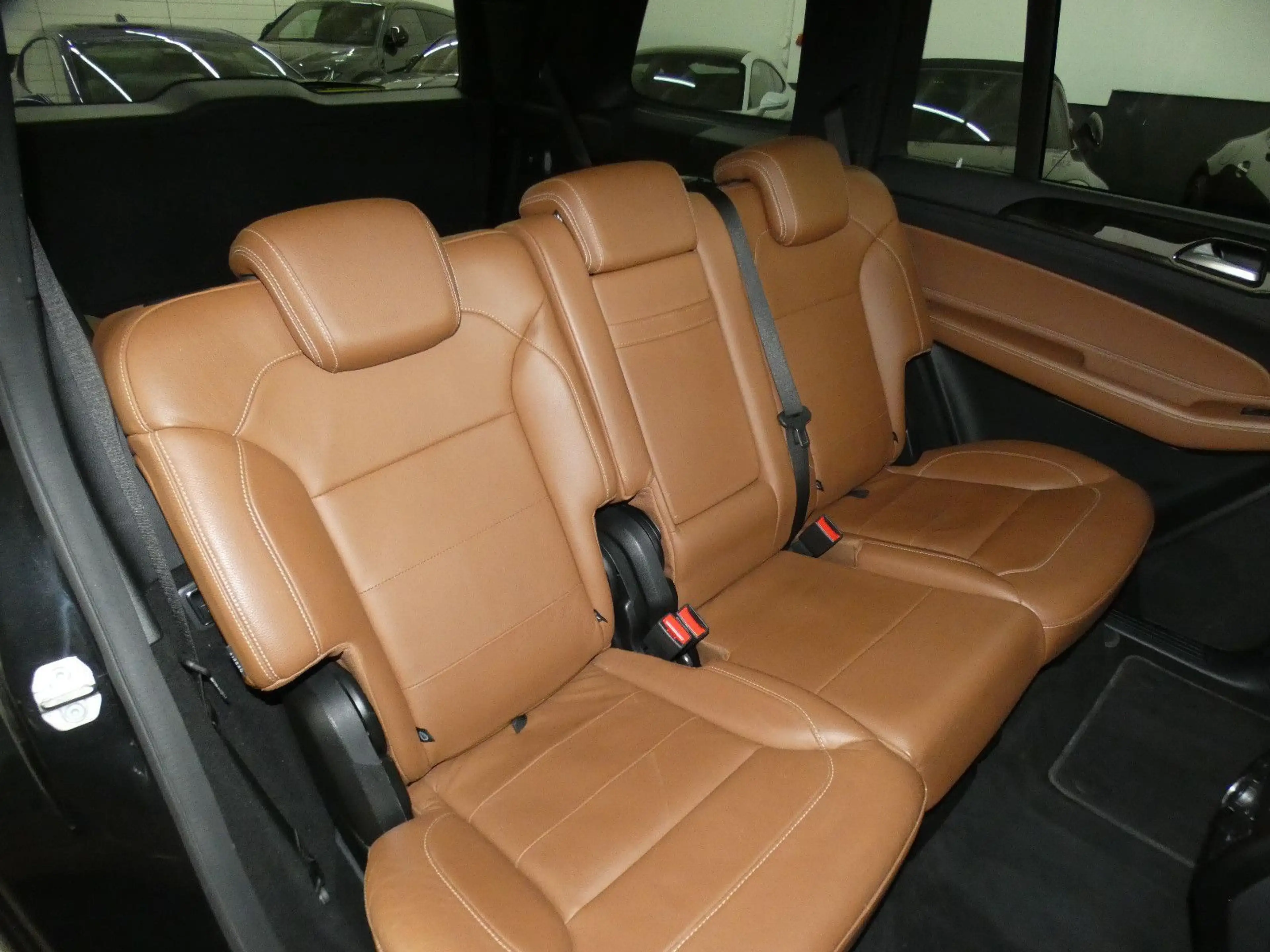 Mercedes-Benz GLS 350 d 4M AMG*LED*COMAND*DISTRO*PANO*AHK*360° — photo 13