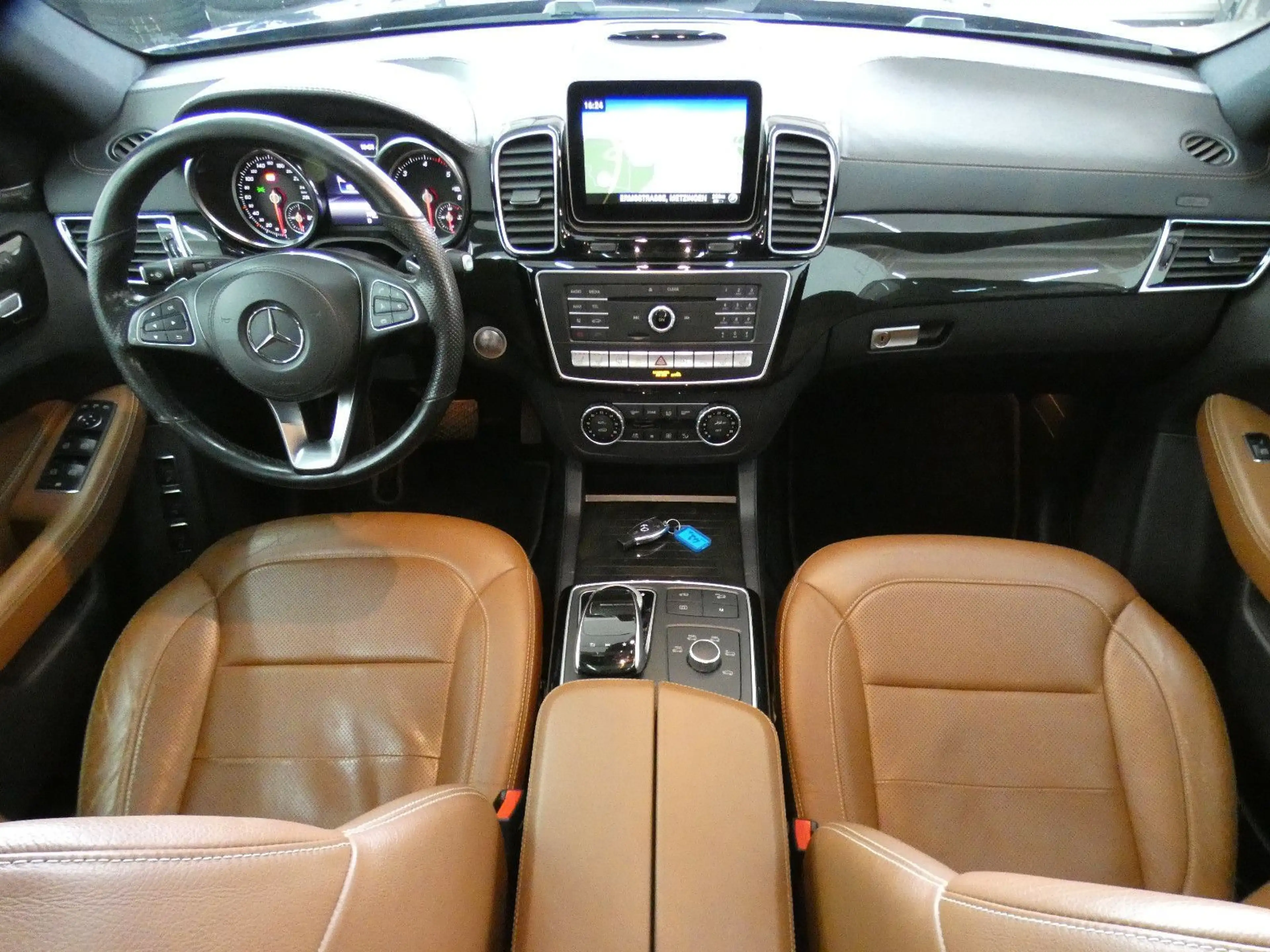 Mercedes-Benz GLS 350 d 4M AMG*LED*COMAND*DISTRO*PANO*AHK*360° — photo 12