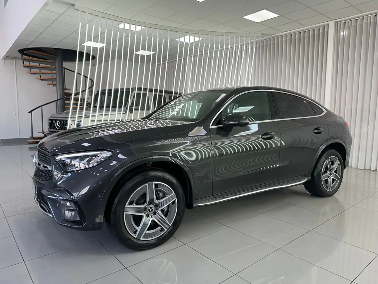 Mercedes-Benz GLC 300 300de 4Matic Gris - 2