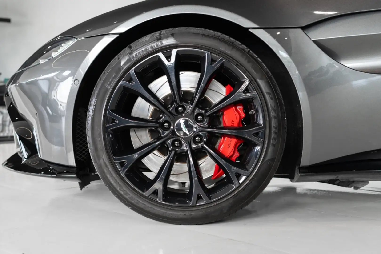Aston Martin Vantage Gris - 2