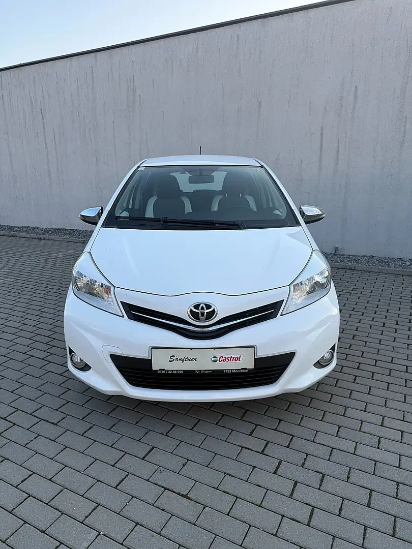 Toyota Yaris 1,0 VVT-i Trend Weiß - 2