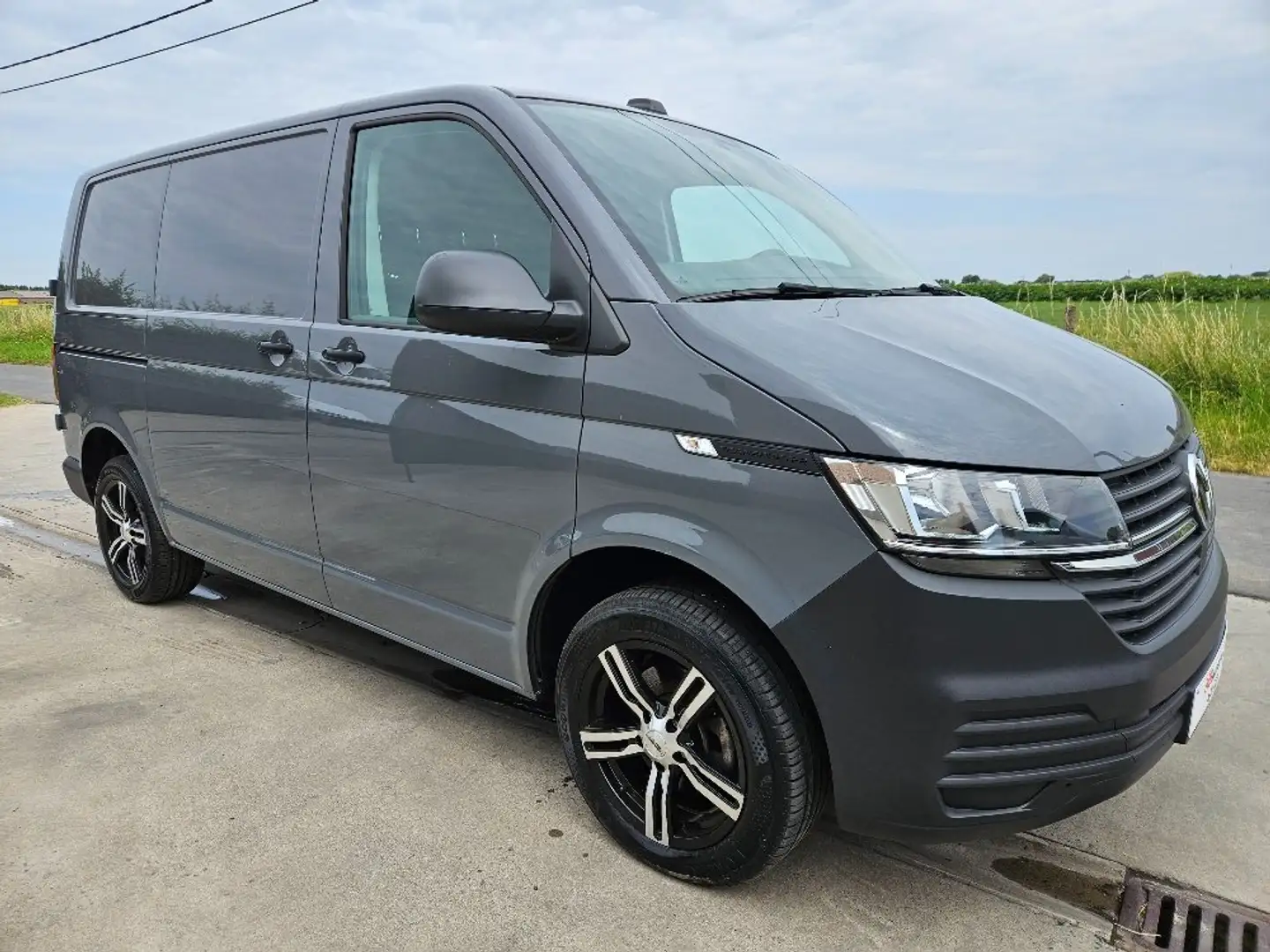 Volkswagen T6.1 Transporter 150PK DSG AUTOMAAT AIRCO PDC NAVI TOPWAGEN Grijs - 1