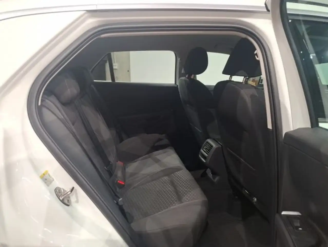 Volkswagen T-Roc Life 115 CV mHEV DSG7 6