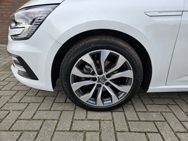 Renault Megane view 4