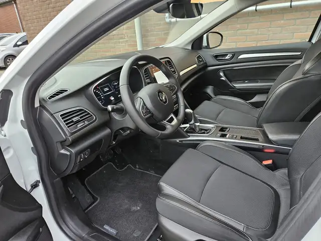 Renault Megane view 5