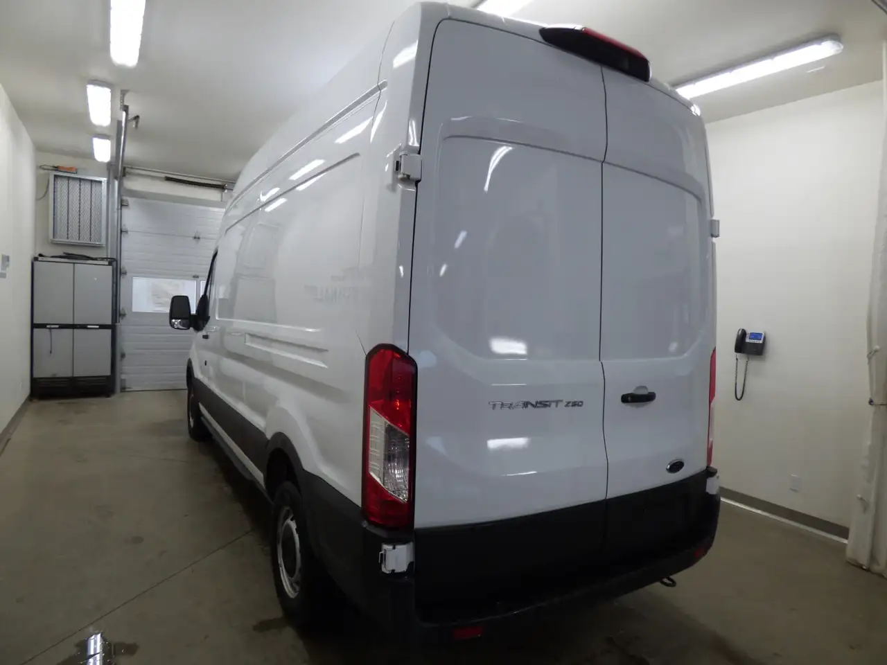 Ford Transit Cargo Van снимка Ford Transit Cargo Van