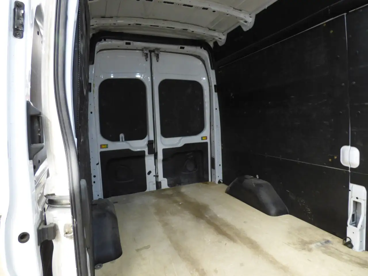 Ford Transit Cargo Van снимка Ford Transit Cargo Van