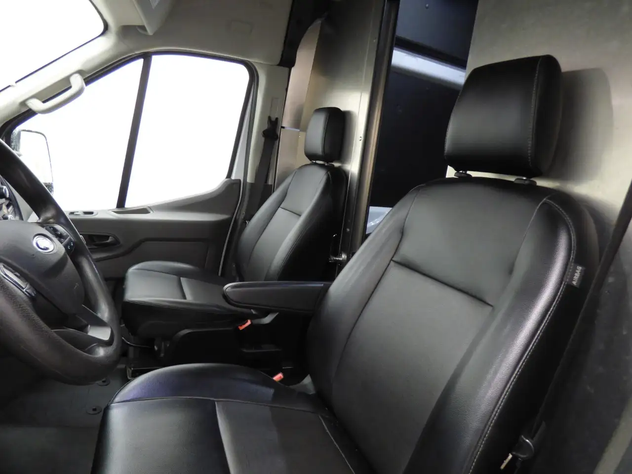 Ford Transit Cargo Van снимка Ford Transit Cargo Van